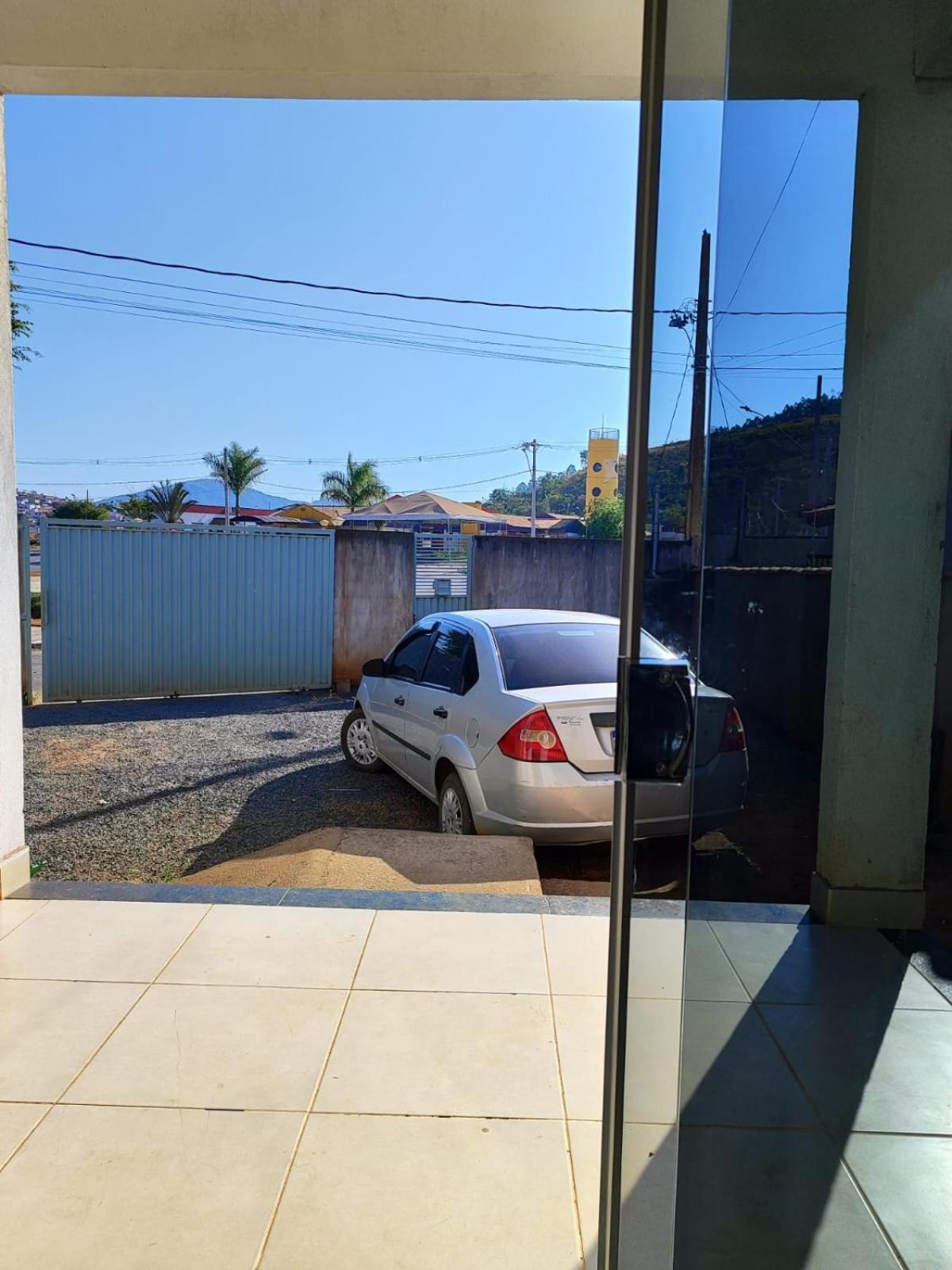 Casa Espacosa Em Frente A Pracinha Capitólio Εξωτερικό φωτογραφία